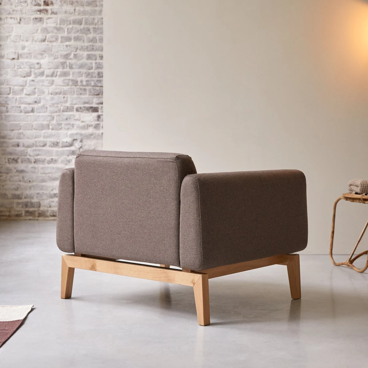 Bjorn - Fauteuil En Chêne Massif Et Tissu Marron – Image 4