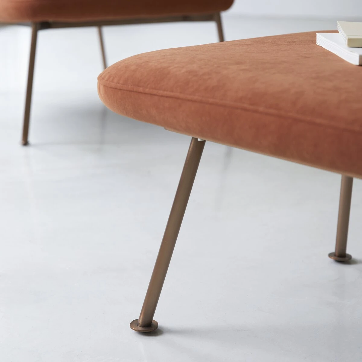 Yutapi - Tabouret Sienna En Velours – Image 3